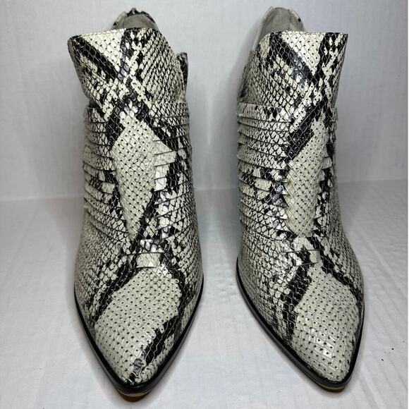 Vince Camuto Sz 9.5 Heel Bootie Snakeskin Western White Black Cowboy Carter - Picture 3 of 12